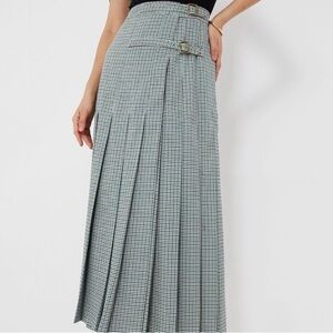 Tuckernuck Pleated isla green Maxi Skirt - Green/Black